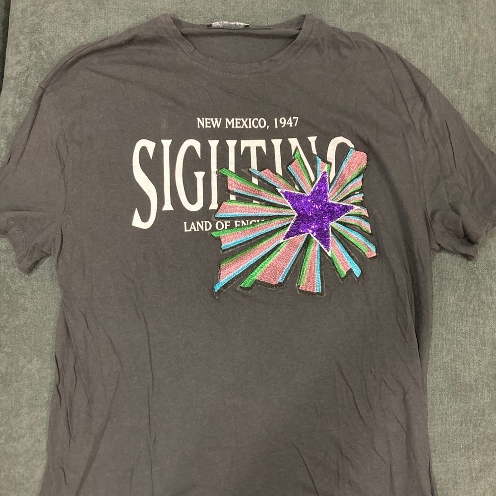 Zara Black Graphic Short Sleeve Tee with Multicolor Starburst Patch